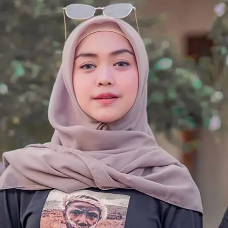 Raisa Adriana Thinking Introvert